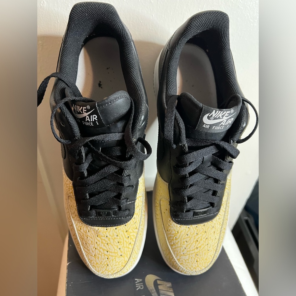 Nike Black and Tan Athletic Shoes - Picture 10 of 10